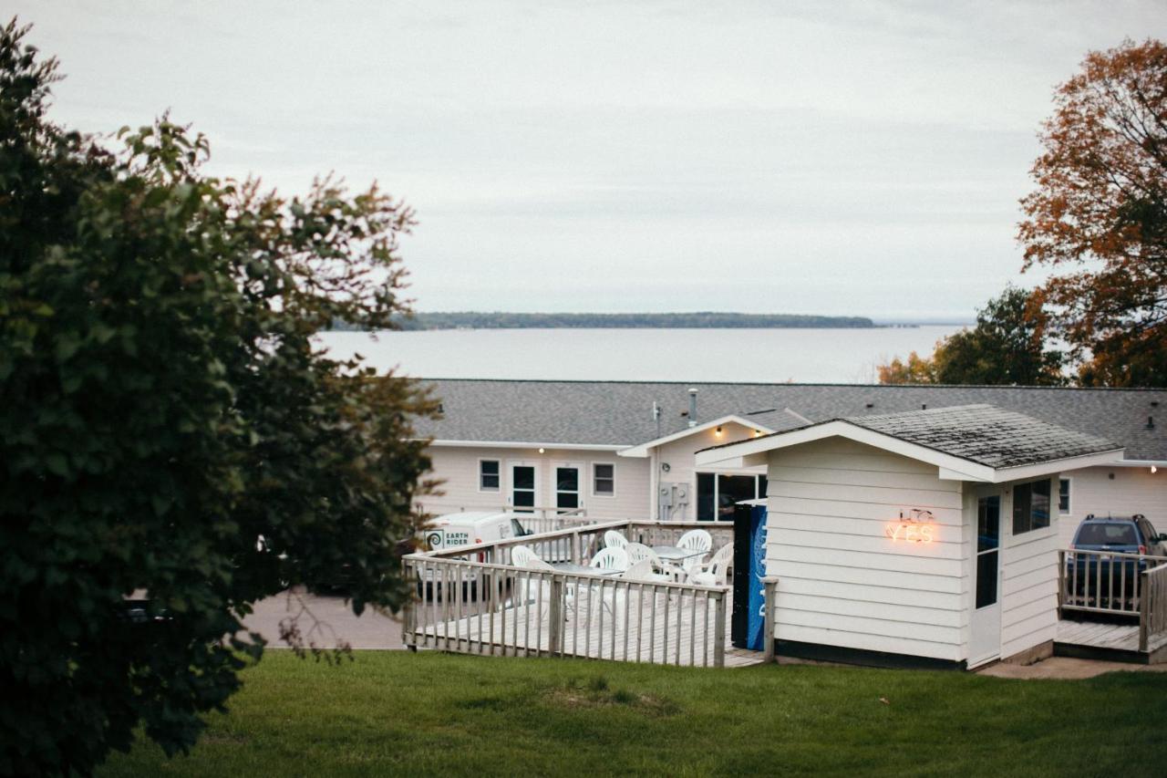 Seagull Bay Motel Bayfield Exterior photo