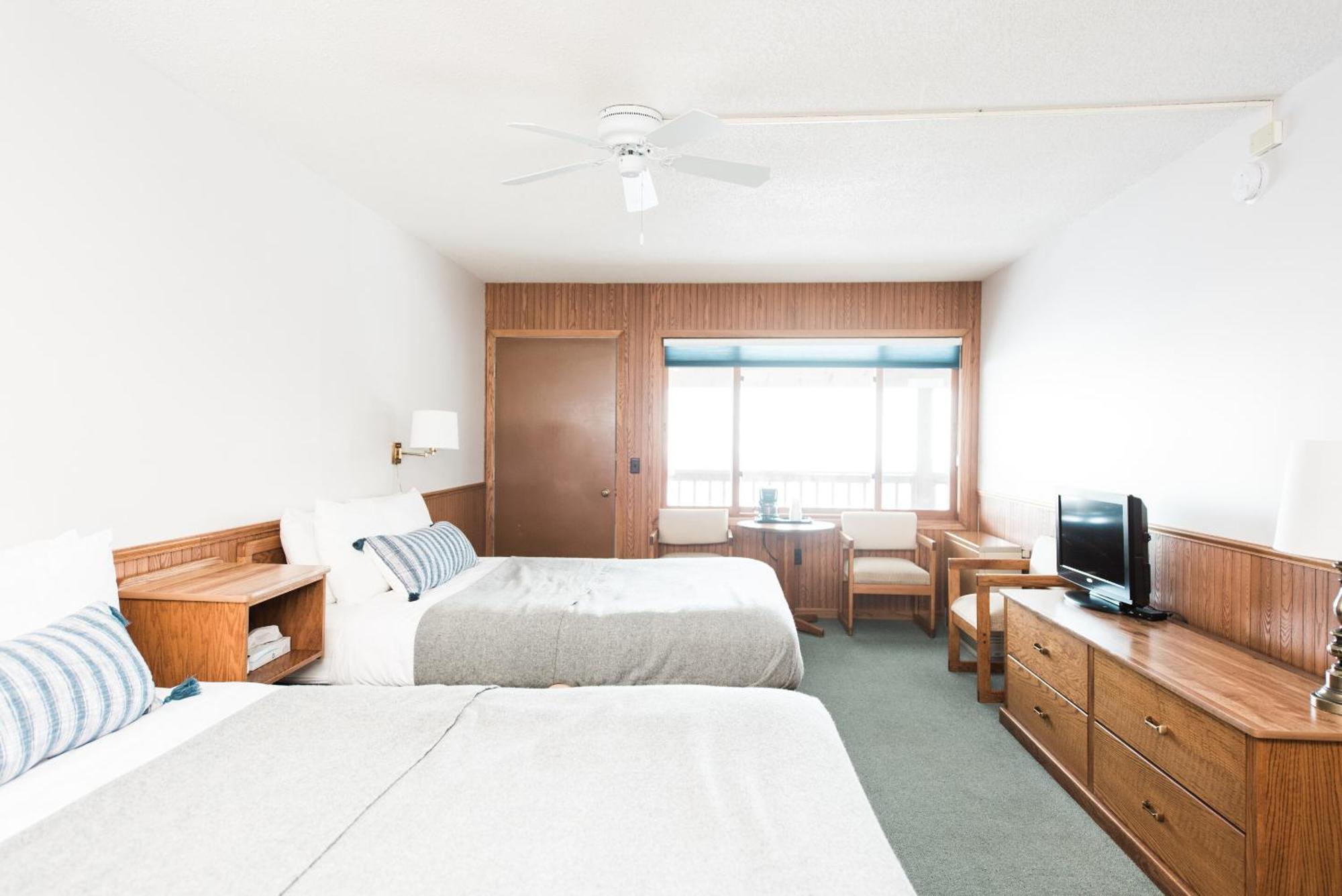 Seagull Bay Motel Bayfield Room photo